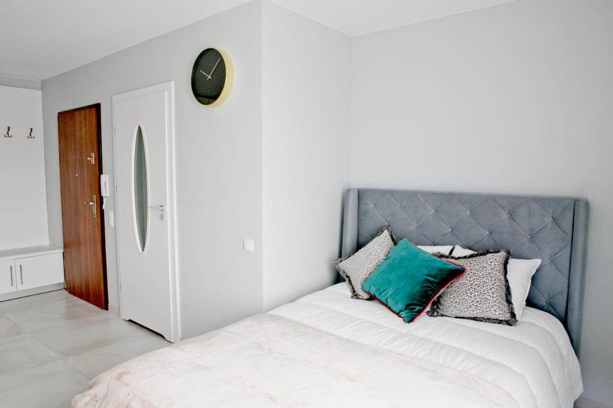 Image 2 of Elegant City Center Apartment 7B