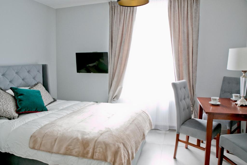 Image of Elegant City Center Apartment 7B