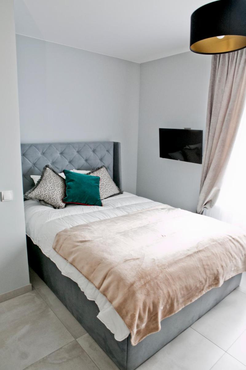 Image 3 of Elegant City Center Apartment 7B