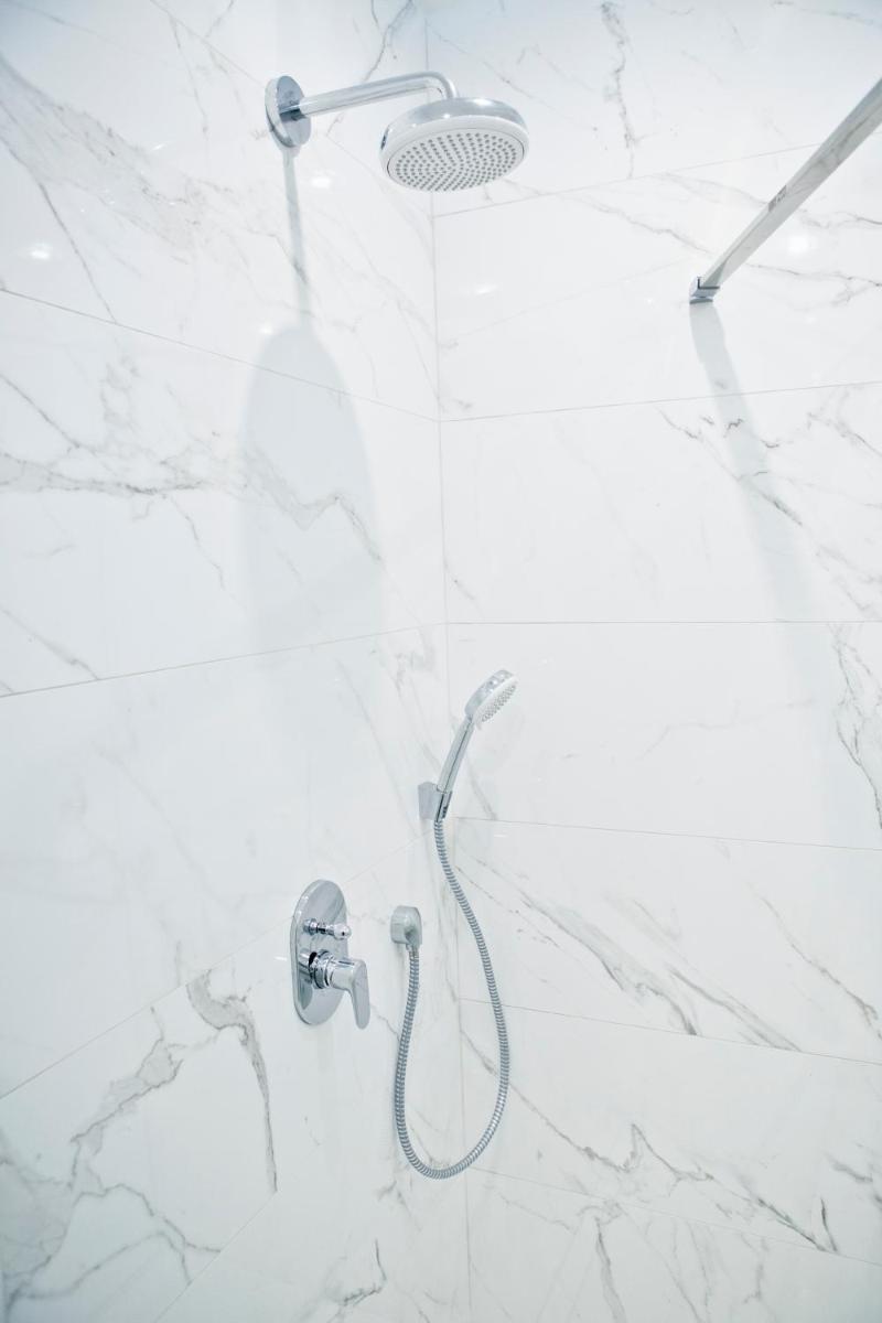 Image 4 of Elegant City Center Apartment 7B