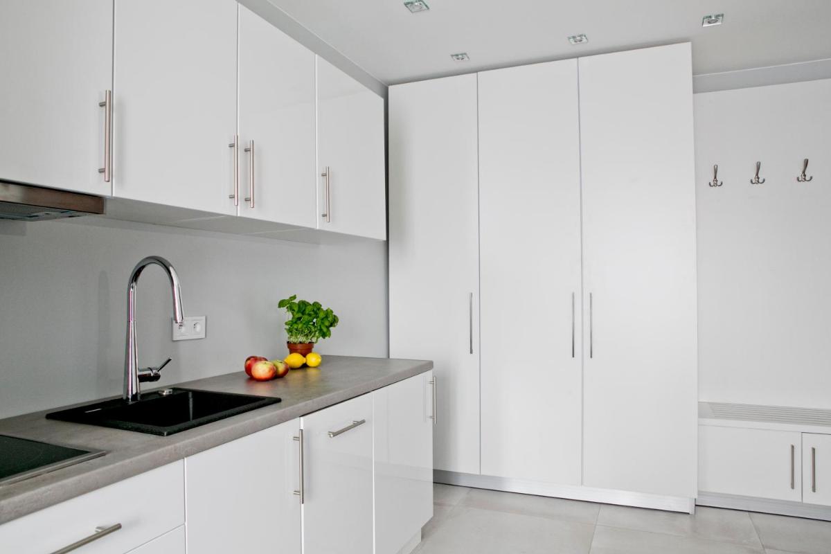 Image 6 of Elegant City Center Apartment 7B