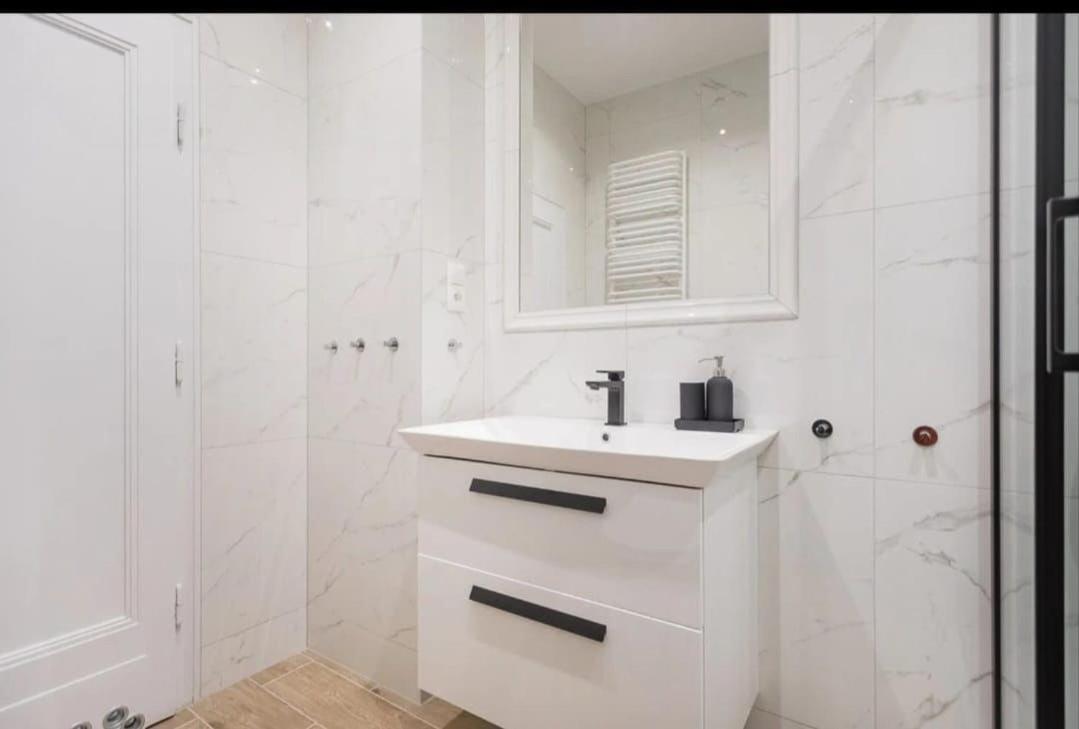 Image 2 of Malila Premium Apartments Cracow City Rtm Zbigniewa dunin Wąsowicza#4