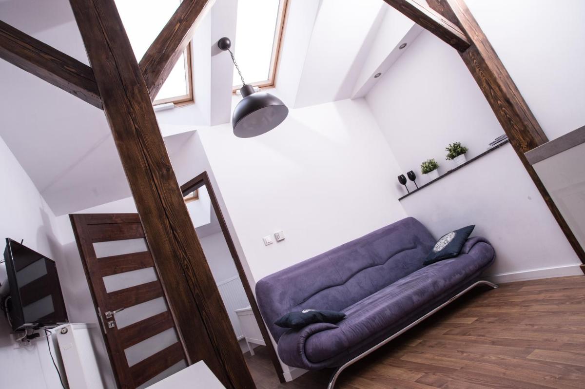 Image 4 of Mirror Apartments