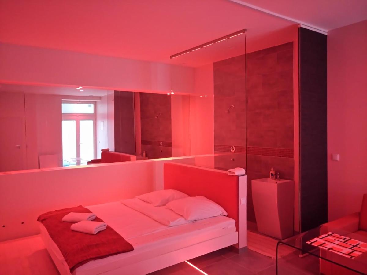 Image 6 of Mirror Apartments