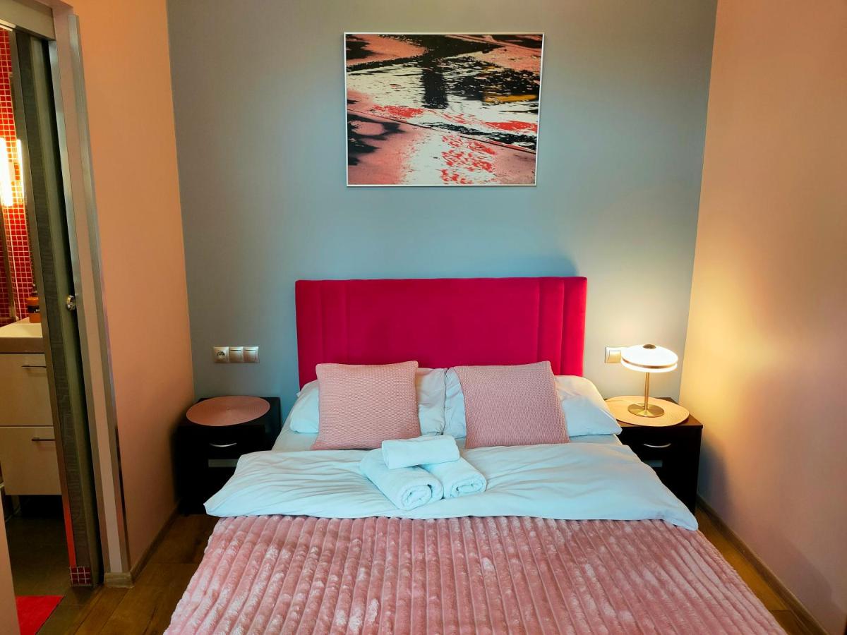 Image 2 of Mirror Pink Studio Apartment