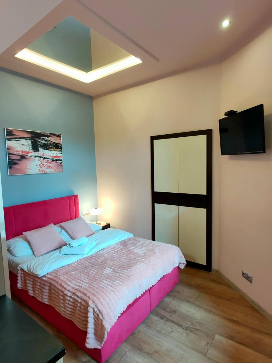 Image 3 of Mirror Pink Studio Apartment