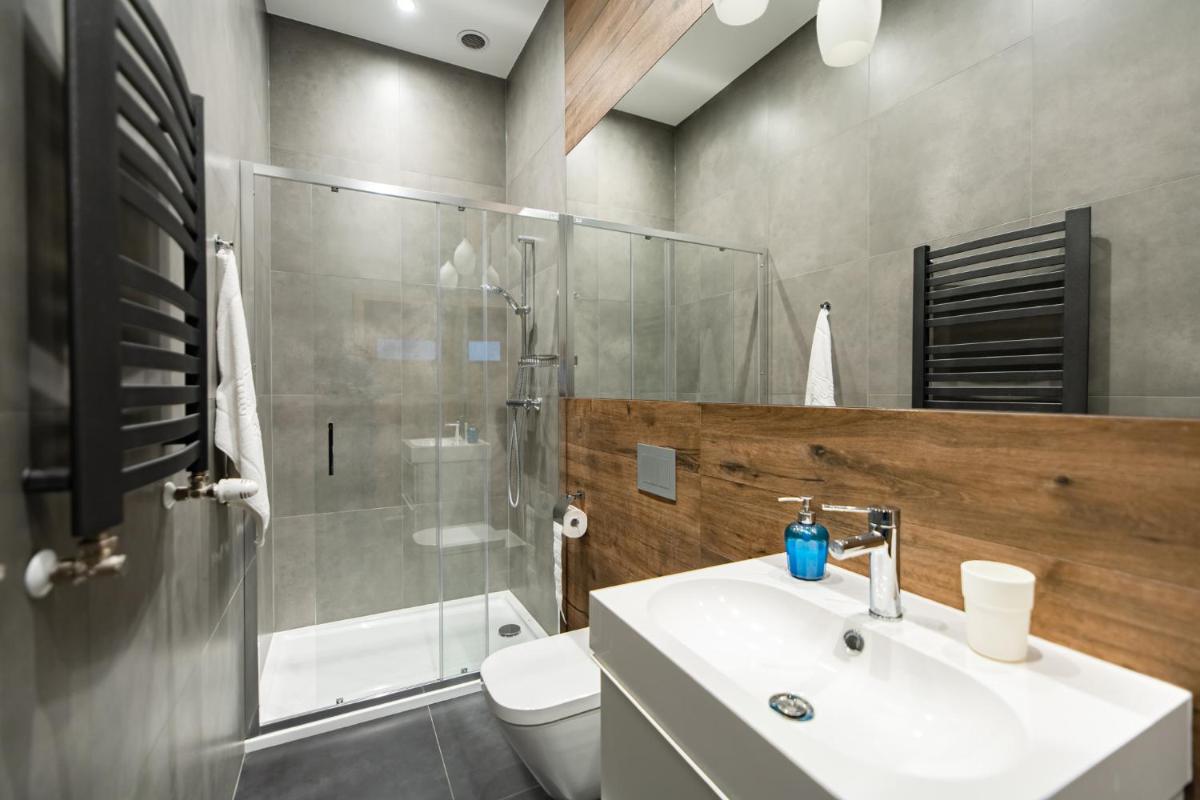 Image 2 of NEO SKY Apartment, FREE PARKING, 15 min walk Old Town&Kazimierz – by Homelike Krakow