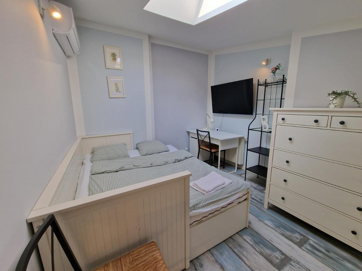Image 4 of NestingHigh apartment