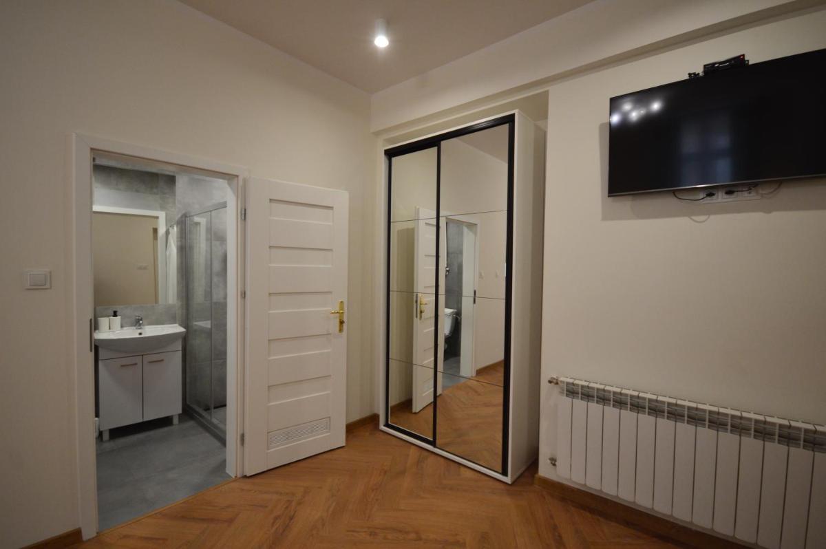 Image 2 of Royal Castle Apartments