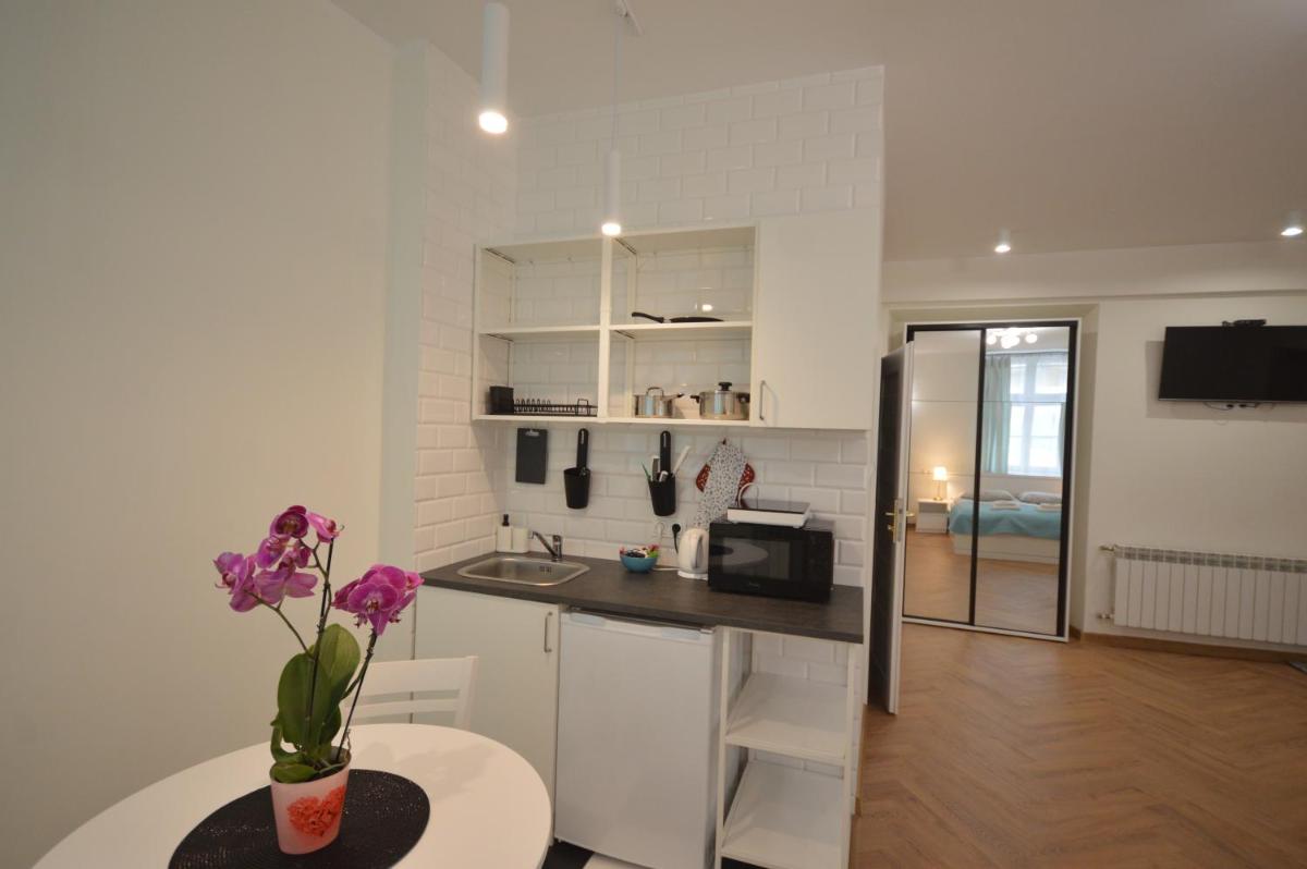 Image 3 of Royal Castle Apartments
