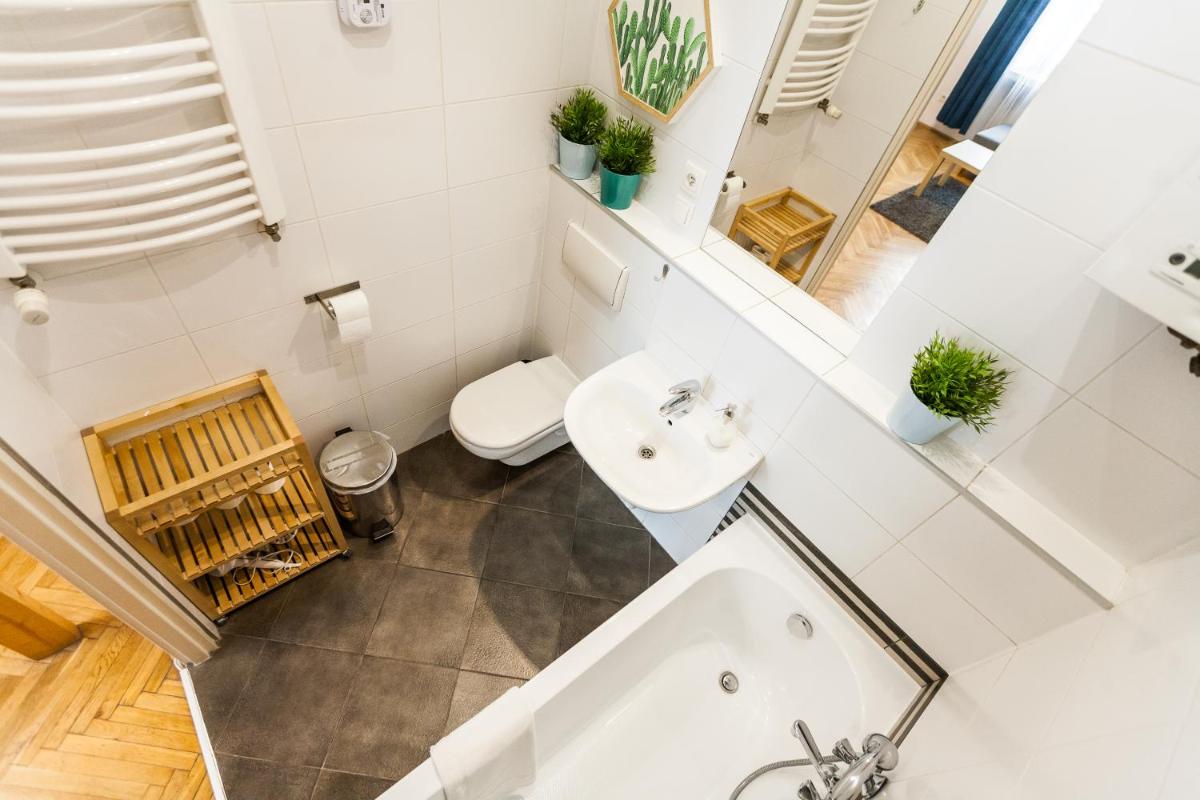 Image 2 of VINTAGE SZPITALNA APARTMENT
