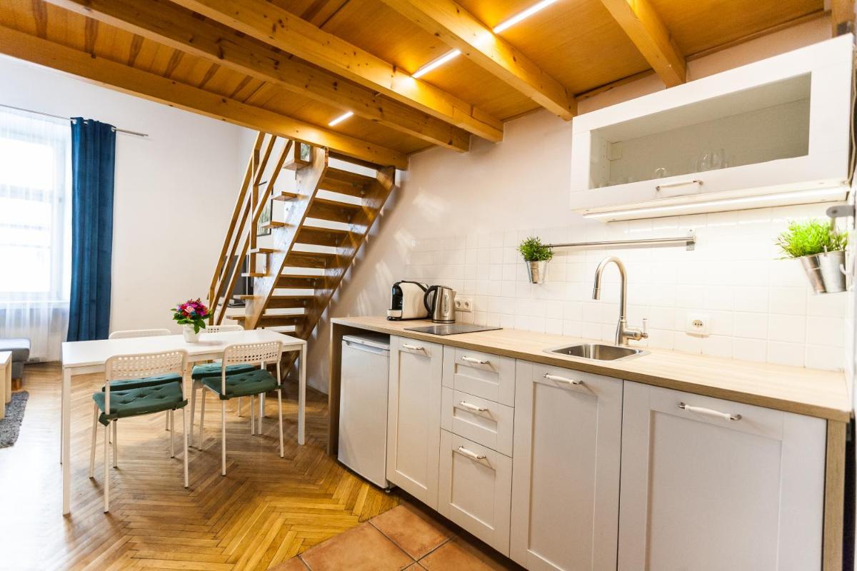 Image 3 of VINTAGE SZPITALNA APARTMENT