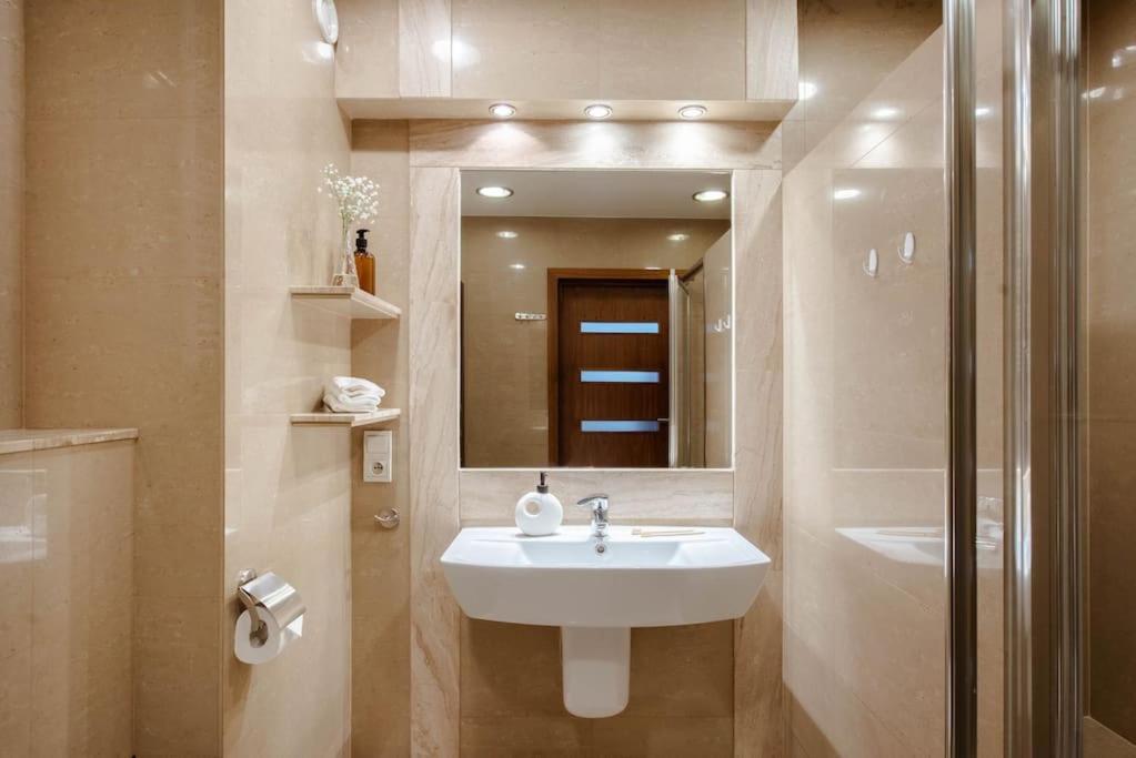 Image 2 of Wygodny Apartament Przy Dworcu